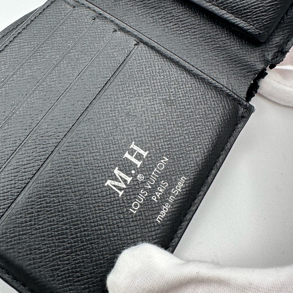 Louis Vuitton Damier Bi fold Wallet - Picture 3 of 8